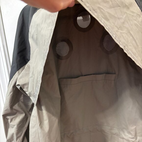 Eddie Bauer Large (L) Green and Black Heavy Duty Rain Jacket (NO ZIPPER) - Picture 6 of 8